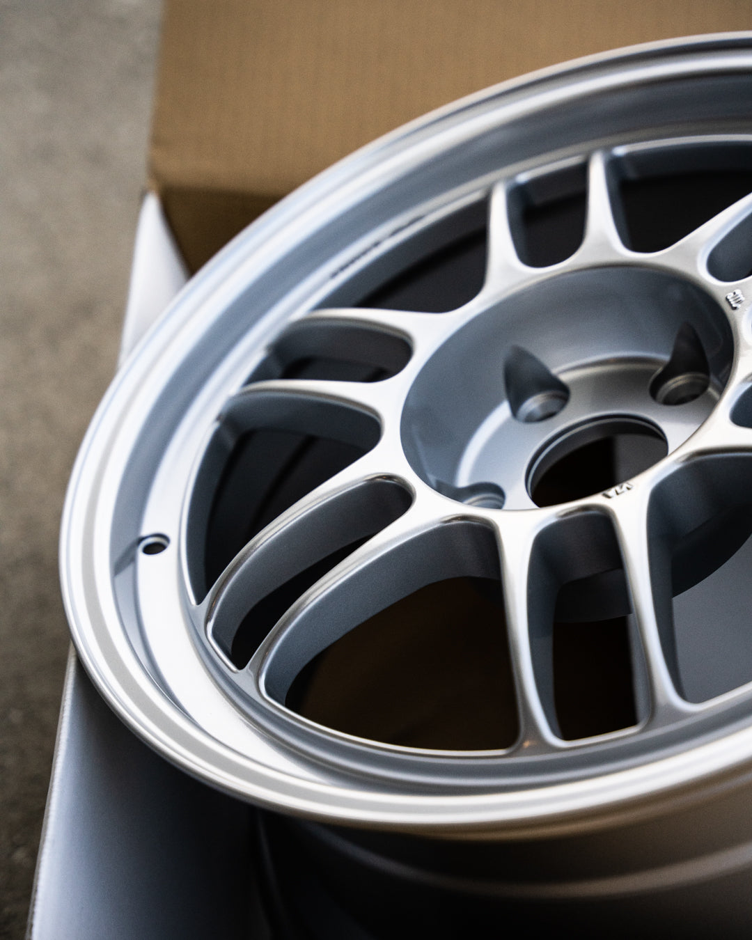 エンケイ RPF1 / 17x8 +35 / 5x114.3 / F1 シルバー