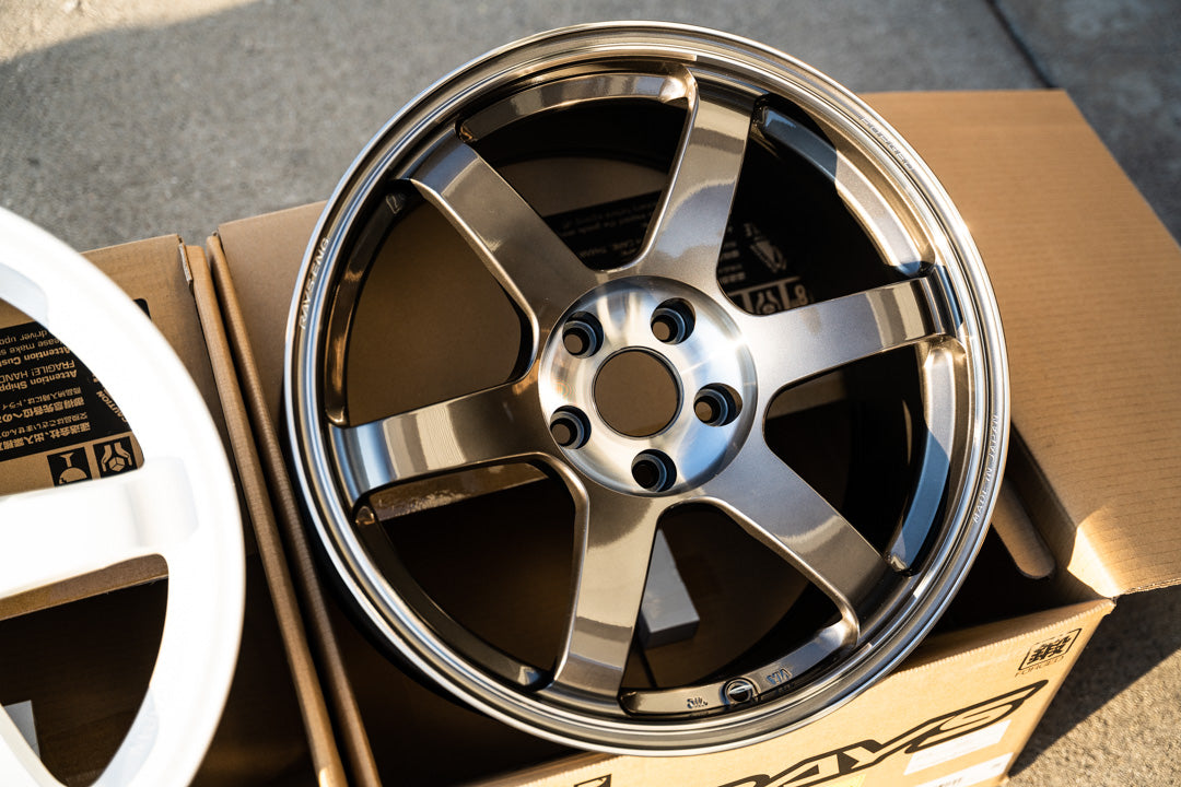 Volk TE37 Saga SL / 18x9.5 +22 / 5x114.3 / Pressed Graphite (PG)
