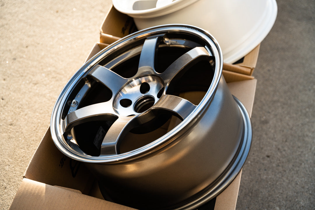 Volk TE37 Saga SL / 18x9.5 +22 / 5x114.3 / Pressed Graphite (PG)