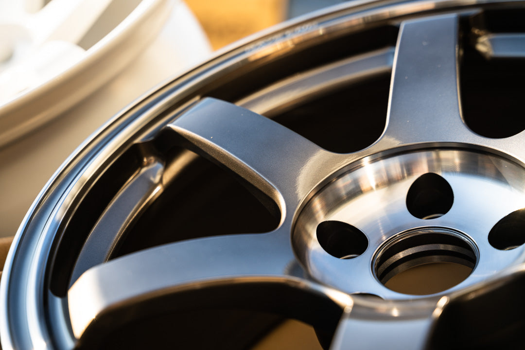 Volk TE37 Saga SL / 18x9.5 +22 / 5x114.3 / Pressed Graphite (PG)
