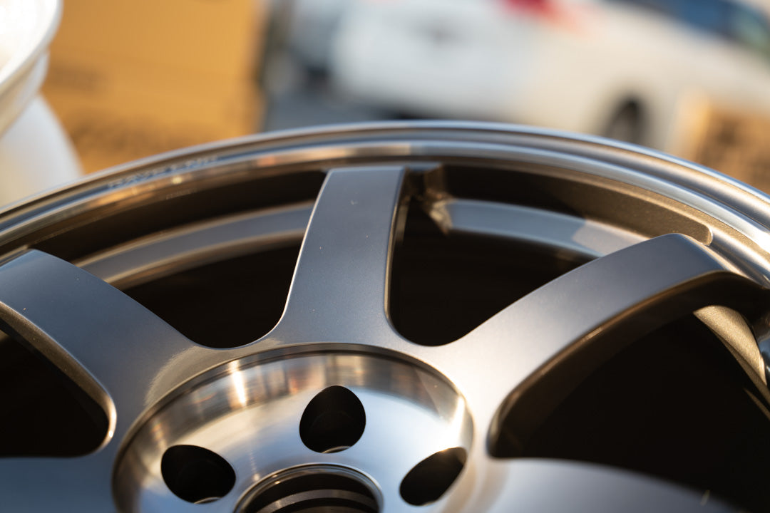 Volk TE37 Saga SL / 18x9.5 +22 / 5x114.3 / Pressed Graphite (PG)