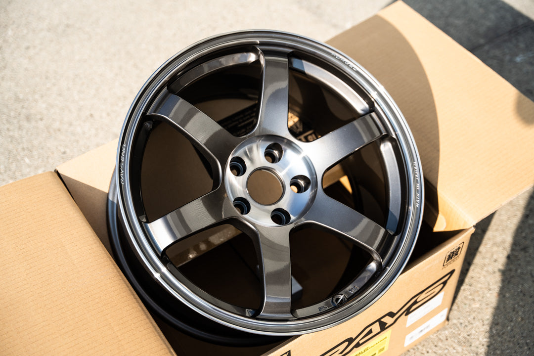 Volk TE37 Saga SL / 18x9.5 +22 / 5x114.3 / Pressed Graphite (PG)