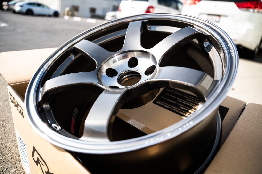 Volk TE37 Saga SL / 18x9.5 +22 / 5x114.3 / Pressed Graphite (PG)