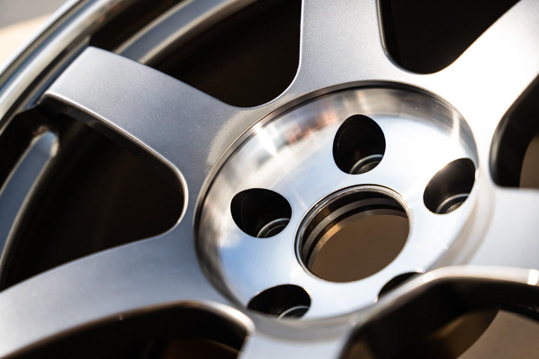 Volk TE37 Saga SL / 18x9.5 +22 / 5x114.3 / Pressed Graphite (PG)