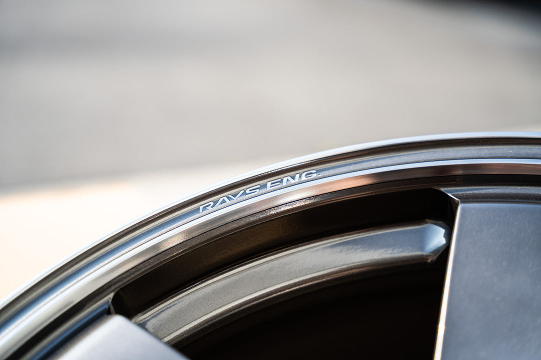 Volk TE37 Saga SL / 18x9.5 +22 / 5x114.3 / Pressed Graphite (PG)