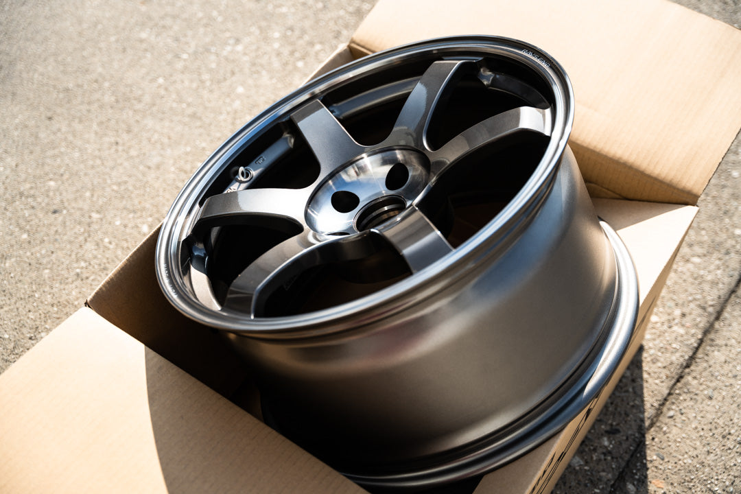 Volk TE37 Saga SL / 18x9.5 +22 / 5x114.3 / Pressed Graphite (PG)