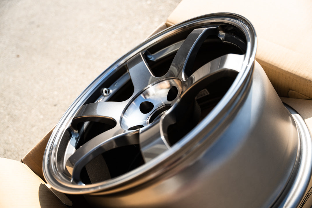 Volk TE37 Saga SL / 18x9.5 +22 / 5x114.3 / Pressed Graphite (PG)