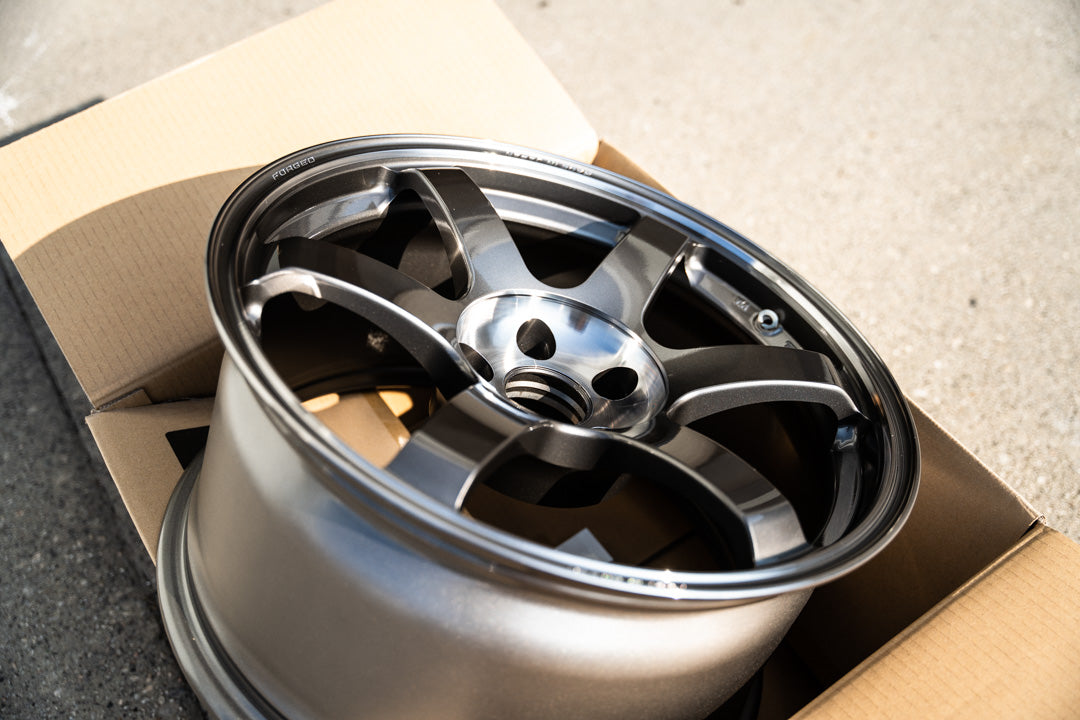 Volk TE37 Saga SL / 18x9.5 +22 / 5x114.3 / Pressed Graphite (PG)