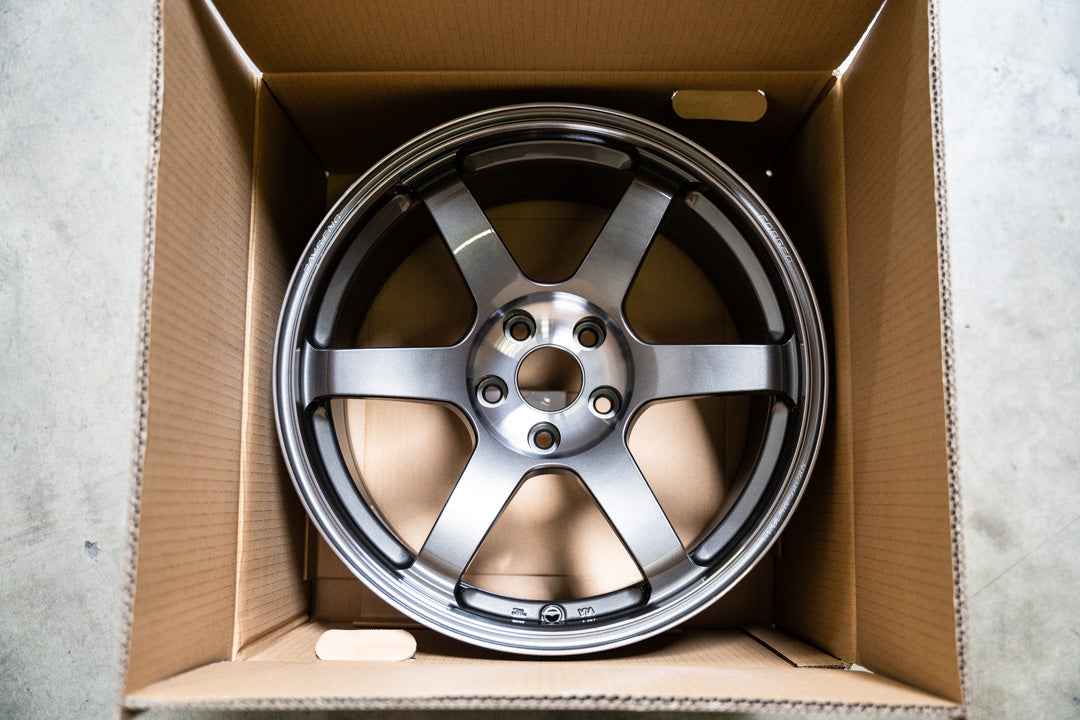 Volk TE37 Saga SL / 18x9.5 +22 / 5x114.3 / Pressed Graphite (PG)