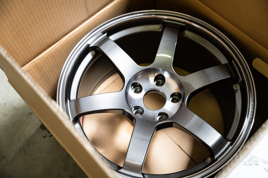 Volk TE37 Saga SL / 18x9.5 +22 / 5x114.3 / Pressed Graphite (PG)