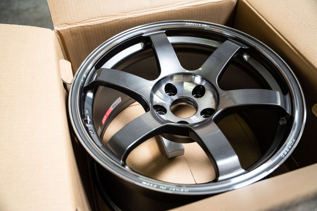 Volk TE37 Saga SL / 18x9.5 +22 / 5x114.3 / Pressed Graphite (PG)