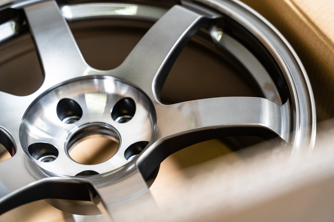 Volk TE37 Saga SL / 18x9.5 +22 / 5x114.3 / Pressed Graphite (PG)