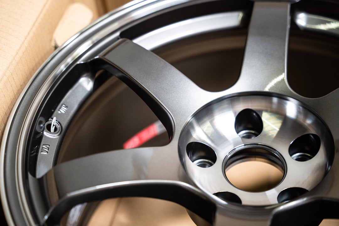 Volk TE37 Saga SL / 18x9.5 +22 / 5x114.3 / Pressed Graphite (PG)