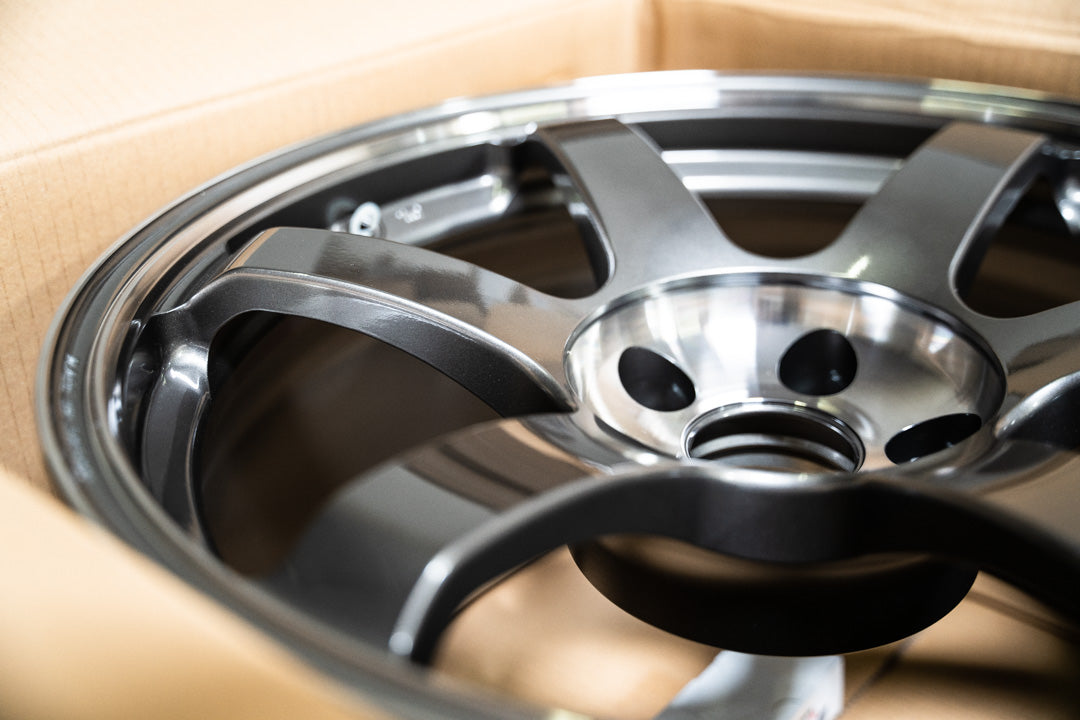 Volk TE37 Saga SL / 18x9.5 +22 / 5x114.3 / Pressed Graphite (PG)