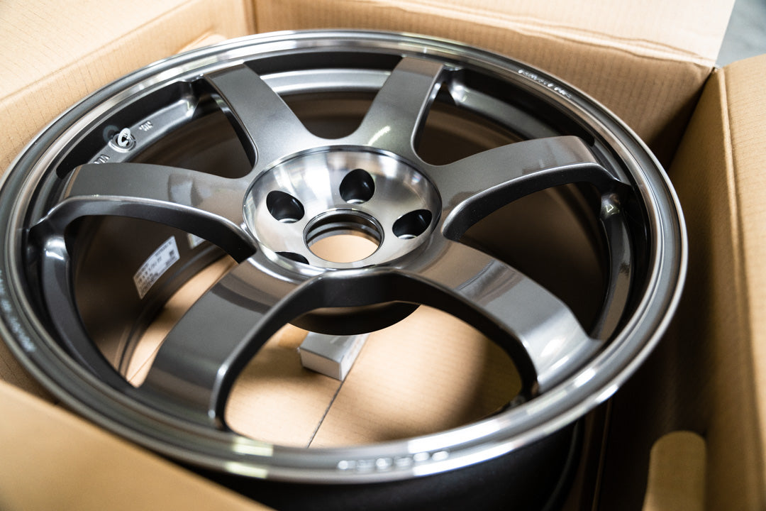 Volk TE37 Saga SL / 18x9.5 +22 / 5x114.3 / Pressed Graphite (PG)