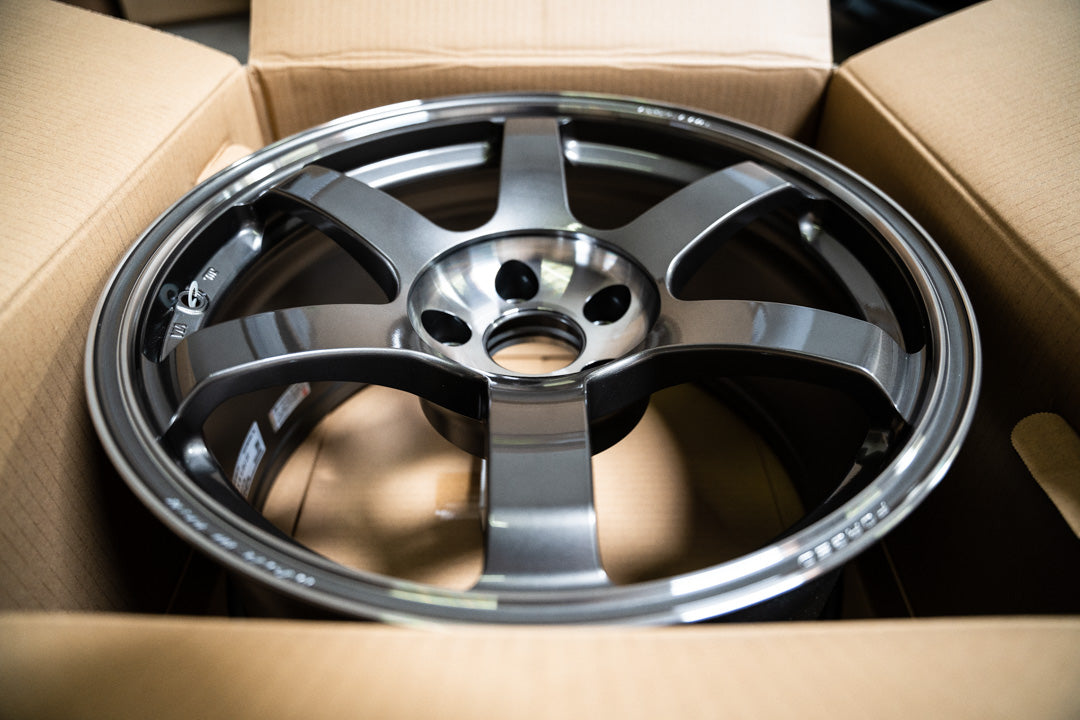Volk TE37 Saga SL / 18x9.5 +22 / 5x114.3 / Pressed Graphite (PG)