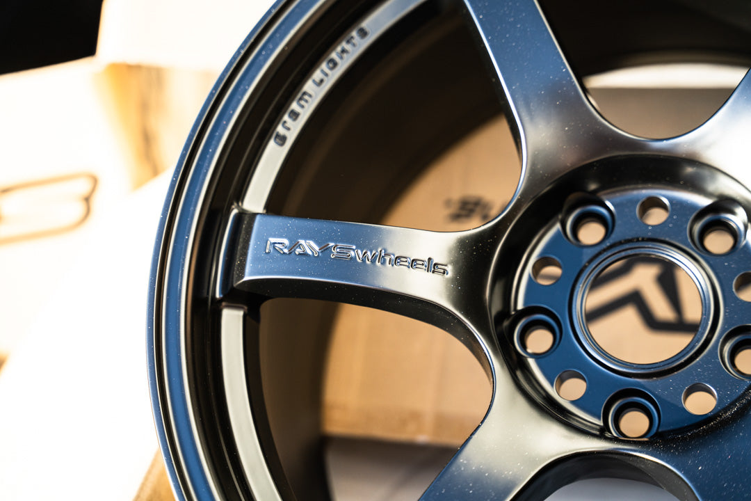 Gram Lights 57DR / 17x9 +38 / 5x114.3 / Semi Gloss Black (SB)