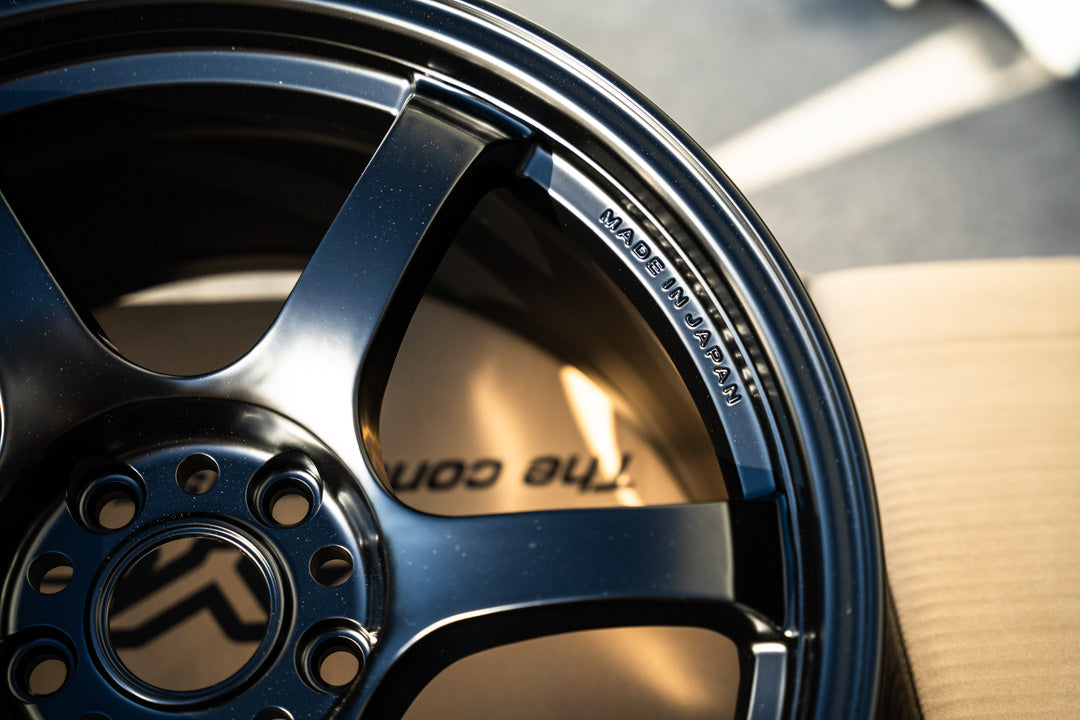 Gram Lights 57DR / 17x9 +38 / 5x114.3 / Semi Gloss Black (SB)