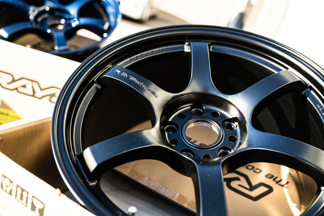 Gram Lights 57DR / 17x9 +22 / 5x114.3 / Semi Gloss Black (SB)