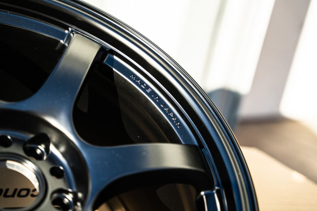 Gram Lights 57DR / 17x9 +22 / 5x114.3 / Semi Gloss Black (SB)
