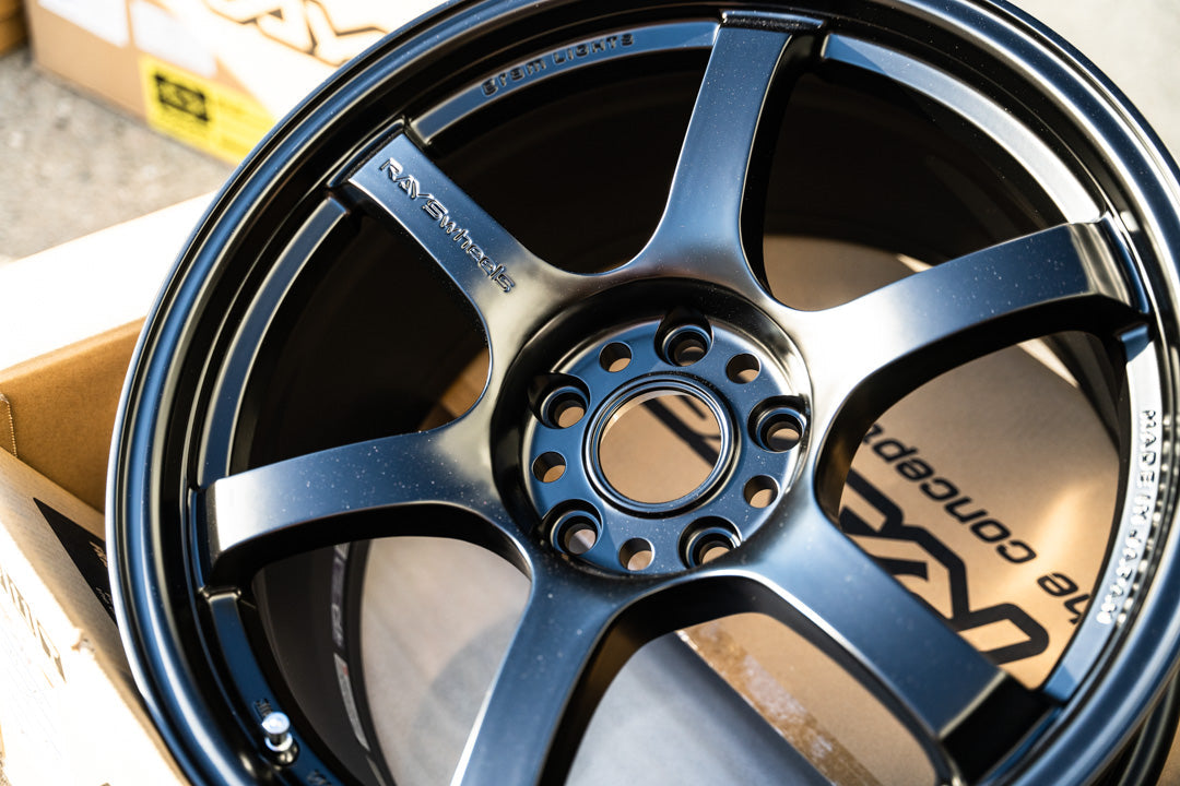 Gram Lights 57DR / 17x9 +38 / 5x114.3 / Semi Gloss Black (SB)