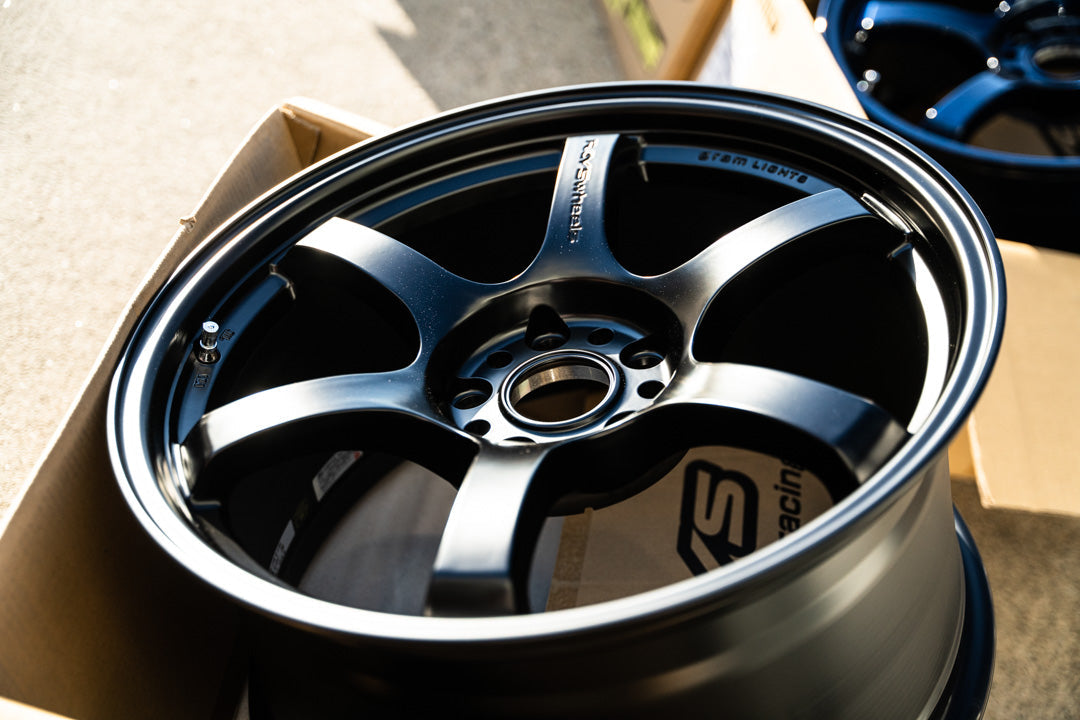 Gram Lights 57DR / 17x9 +22 / 5x114.3 / Semi Gloss Black (SB)