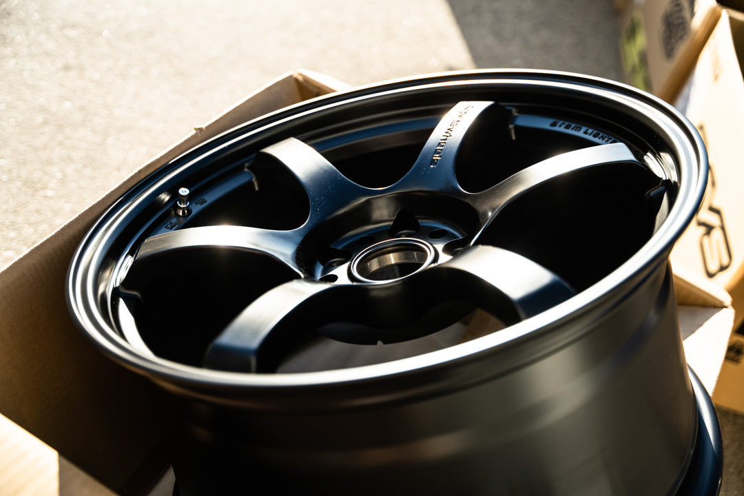 Gram Lights 57DR / 17x9 +22 / 5x114.3 / Semi Gloss Black (SB)