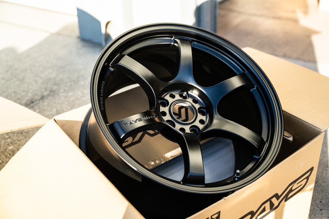 Gram Lights 57DR / 17x9 +22 / 5x114.3 / Semi Gloss Black (SB)