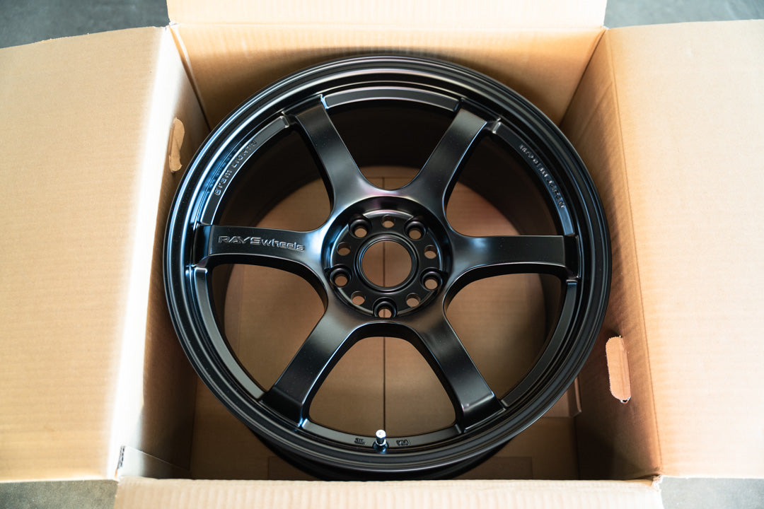 Gram Lights 57DR / 17x9 +38 / 5x114.3 / Semi Gloss Black (SB)