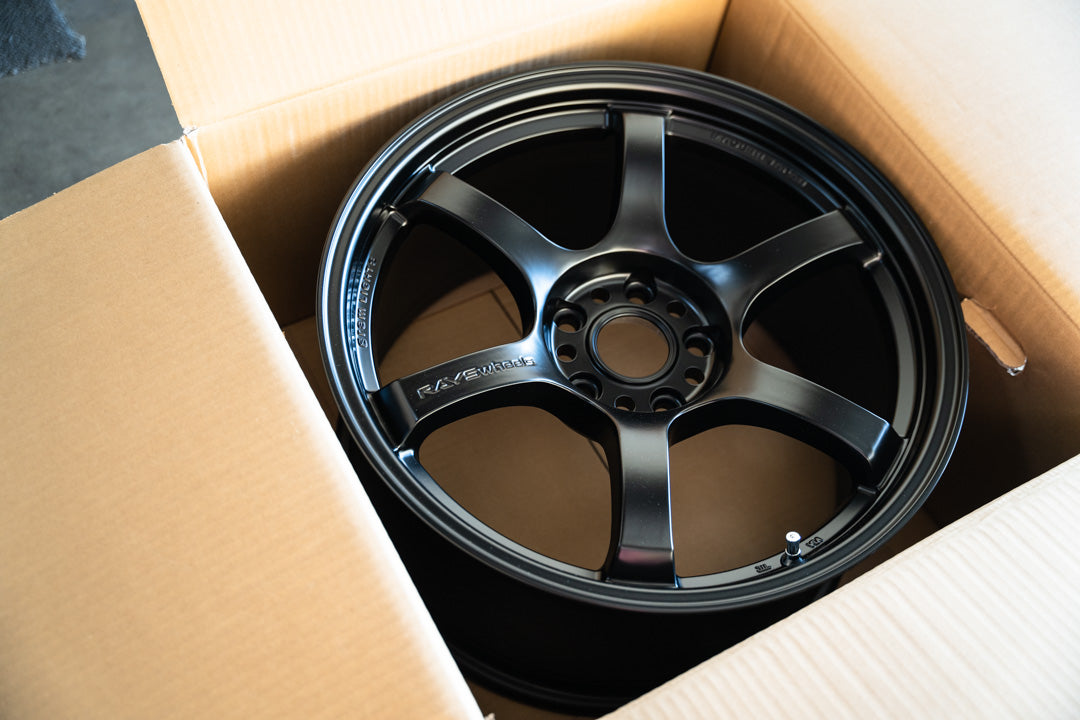 Gram Lights 57DR / 17x9 +38 / 5x114.3 / Semi Gloss Black (SB)