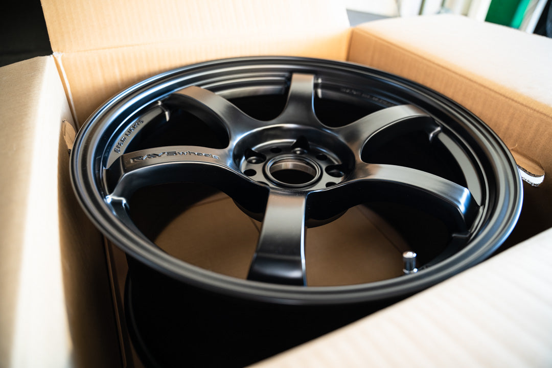 Gram Lights 57DR / 17x9 +22 / 5x114.3 / Semi Gloss Black (SB)
