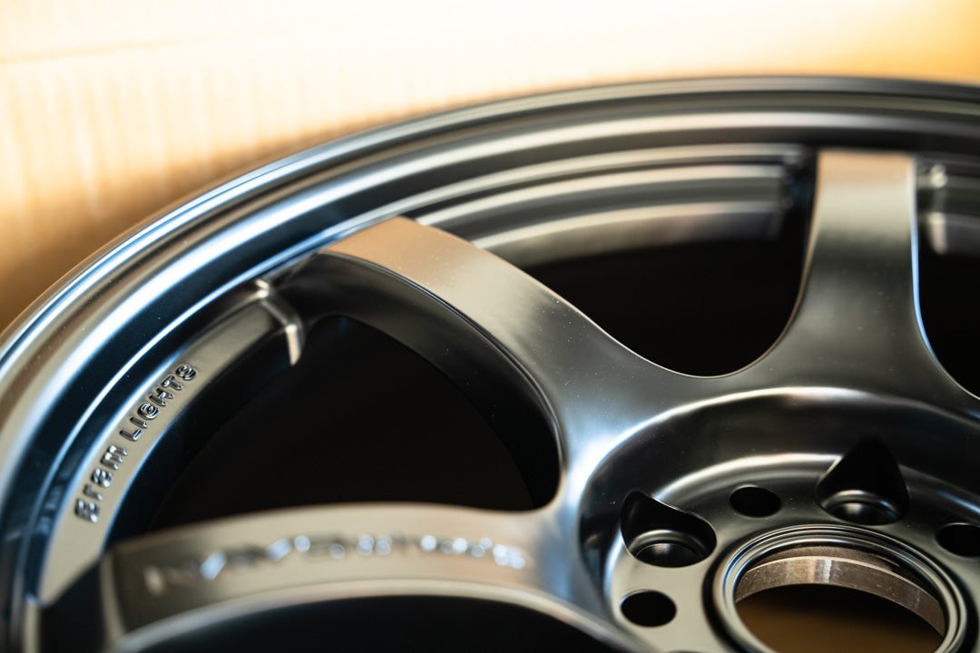Gram Lights 57DR / 17x9 +22 / 5x114.3 / Semi Gloss Black (SB)