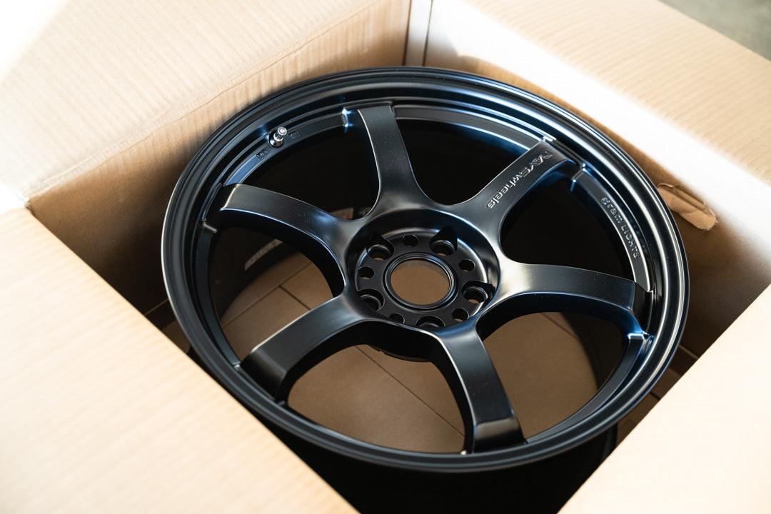 Gram Lights 57DR / 17x9 +22 / 5x114.3 / Semi Gloss Black (SB)