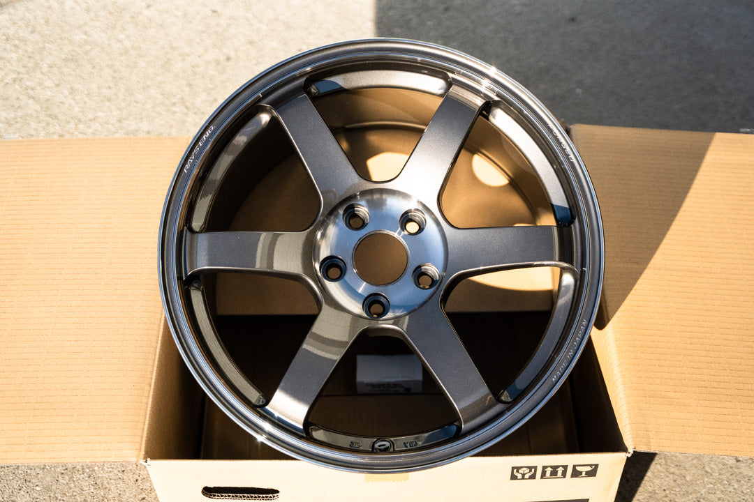 Volk TE37 Saga SL / 18x9.5 +39 / 5x114.3 / Pressed Graphite (PG)