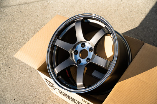 Volk TE37 サガ SL / 18x9.5 +39 / 5x114.3 / プレスドグラファイト