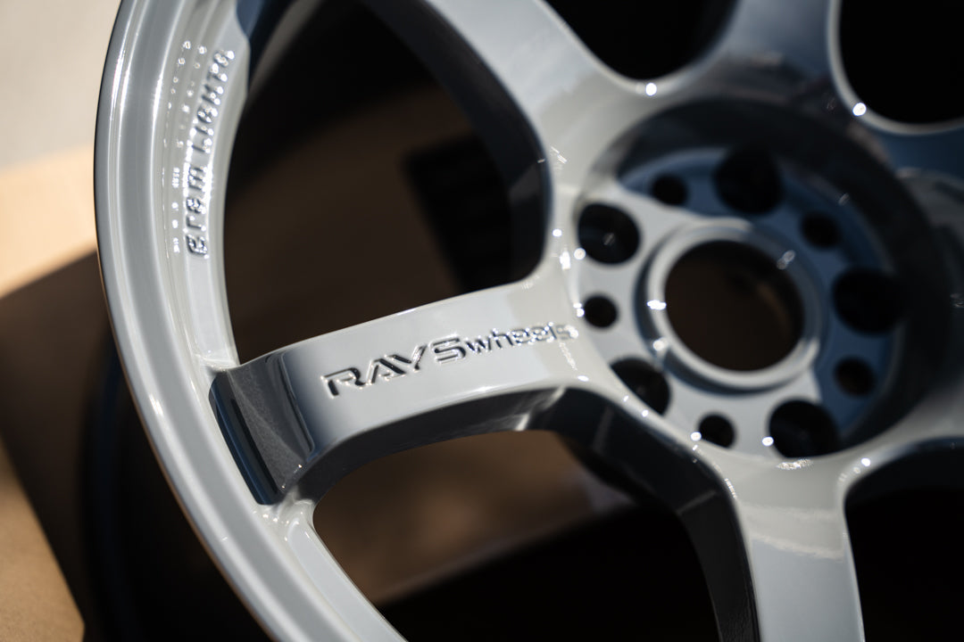 グラムライト 57DR / 18x9.5 +22 / 5x114.3 / アームズグレー