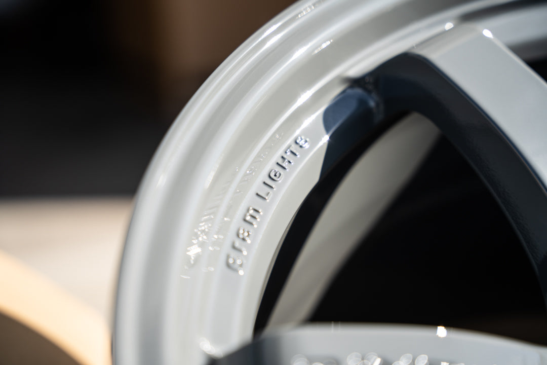 グラムライト 57DR / 18x9.5 +22 / 5x114.3 / アームズグレー