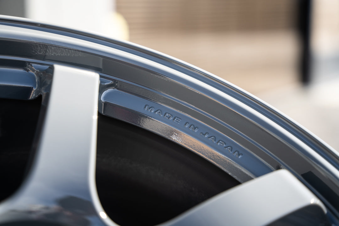グラムライト 57DR / 18x9.5 +22 / 5x114.3 / アームズグレー