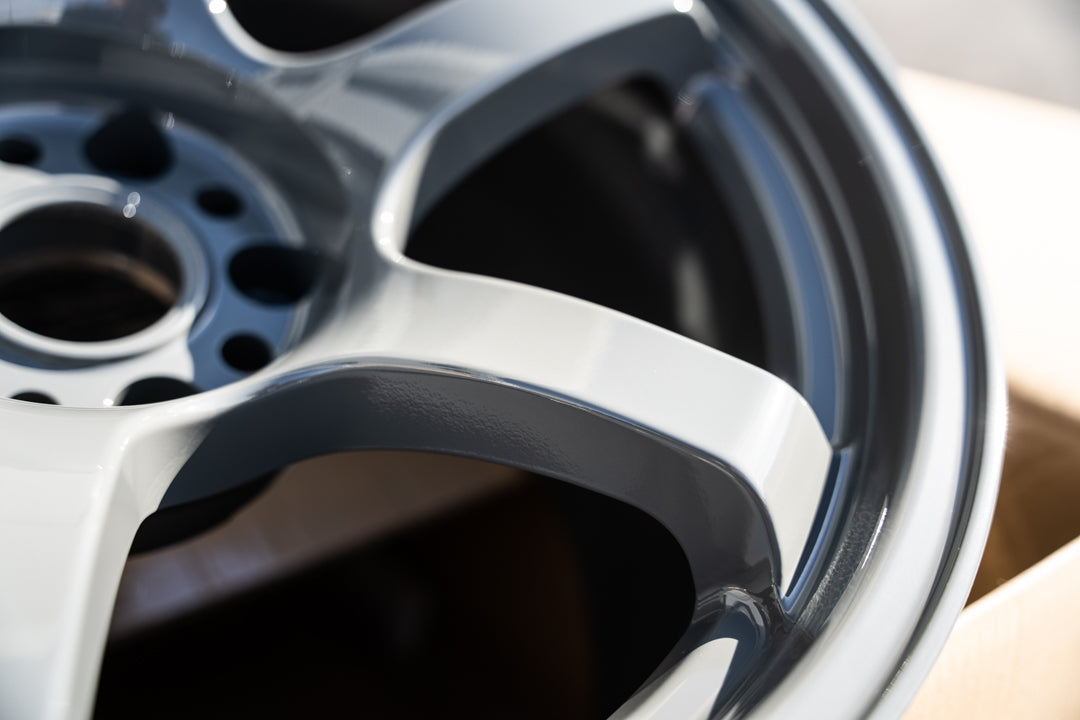 グラムライト 57DR / 18x9.5 +22 / 5x114.3 / アームズグレー
