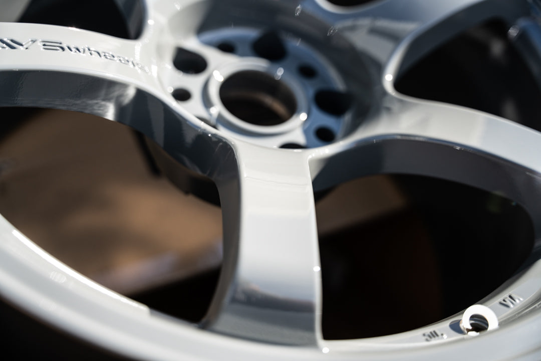 グラムライト 57DR / 18x9.5 +22 / 5x114.3 / アームズグレー