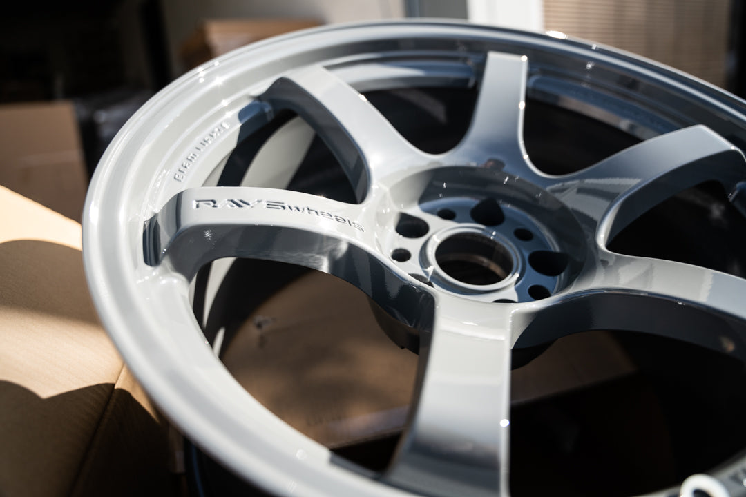 グラムライト 57DR / 18x9.5 +22 / 5x114.3 / アームズグレー