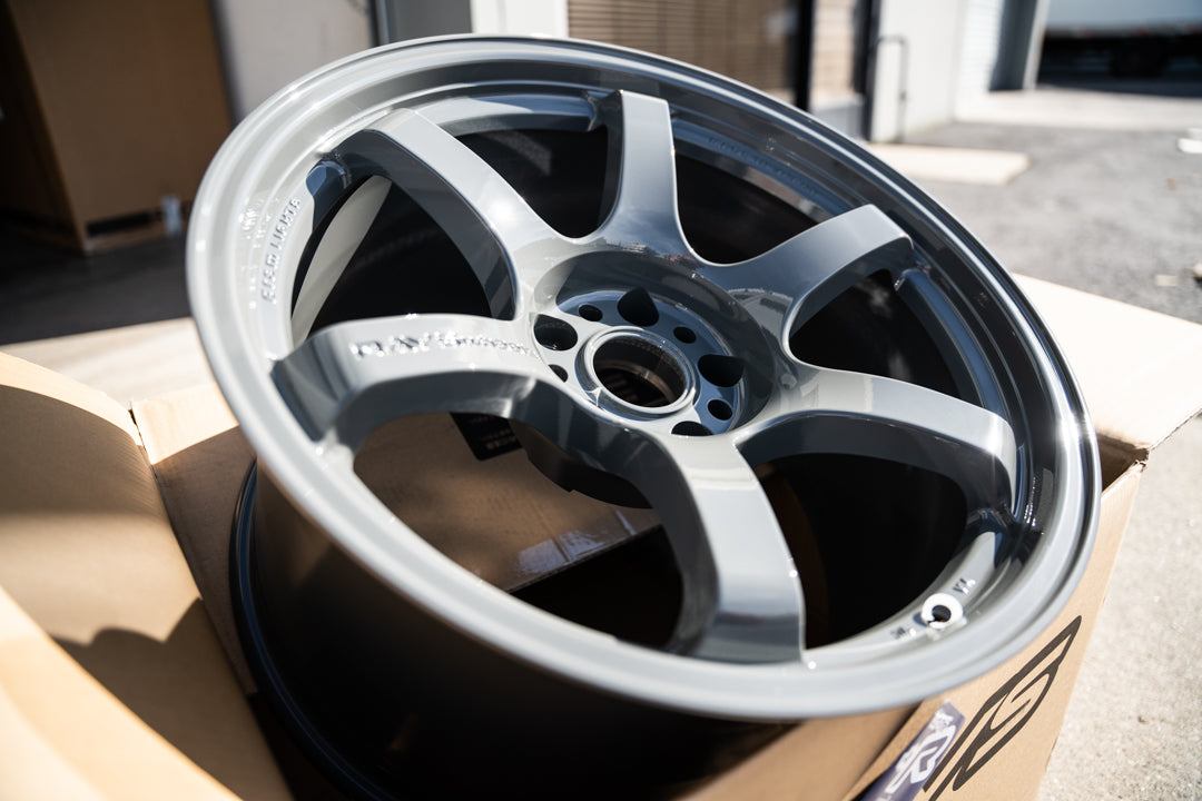 グラムライト 57DR / 18x9.5 +22 / 5x114.3 / アームズグレー