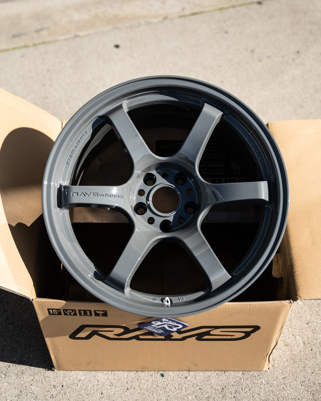 グラムライト 57DR / 18x9.5 +22 / 5x114.3 / アームズグレー