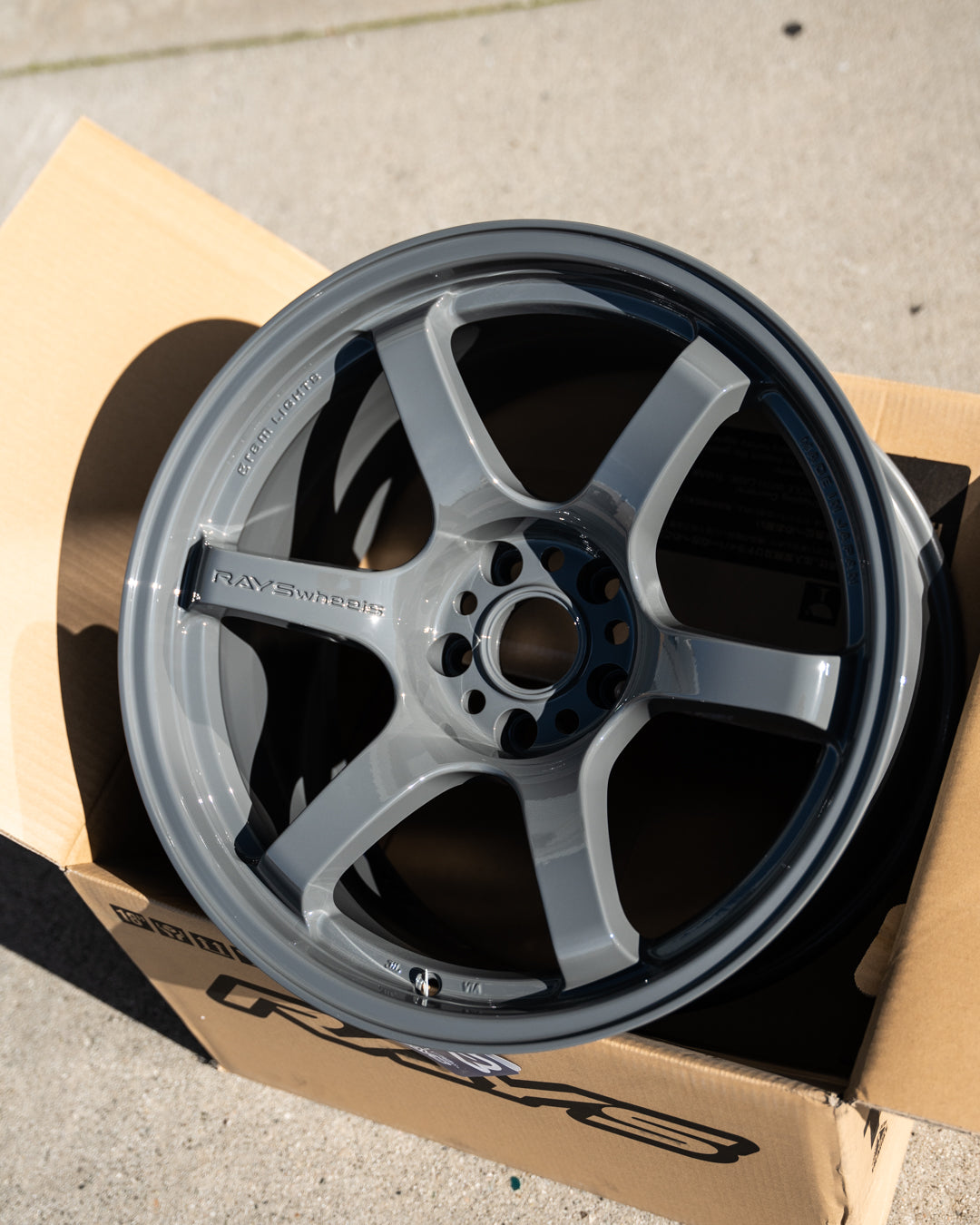 グラムライト 57DR / 18x9.5 +22 / 5x114.3 / アームズグレー