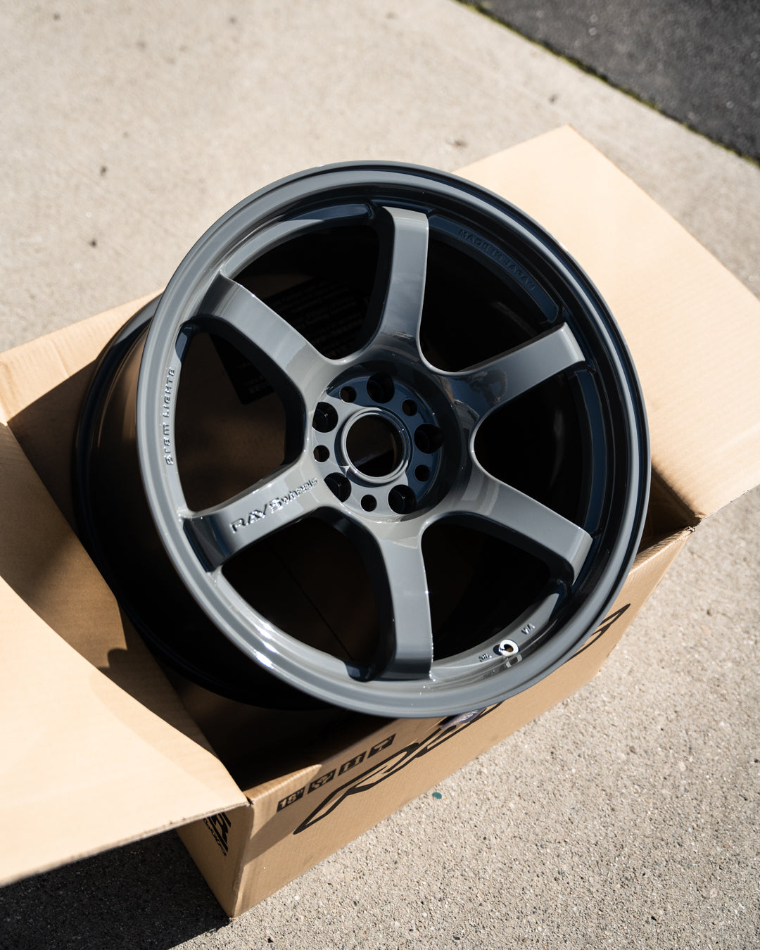 グラムライト 57DR / 18x9.5 +22 / 5x114.3 / アームズグレー