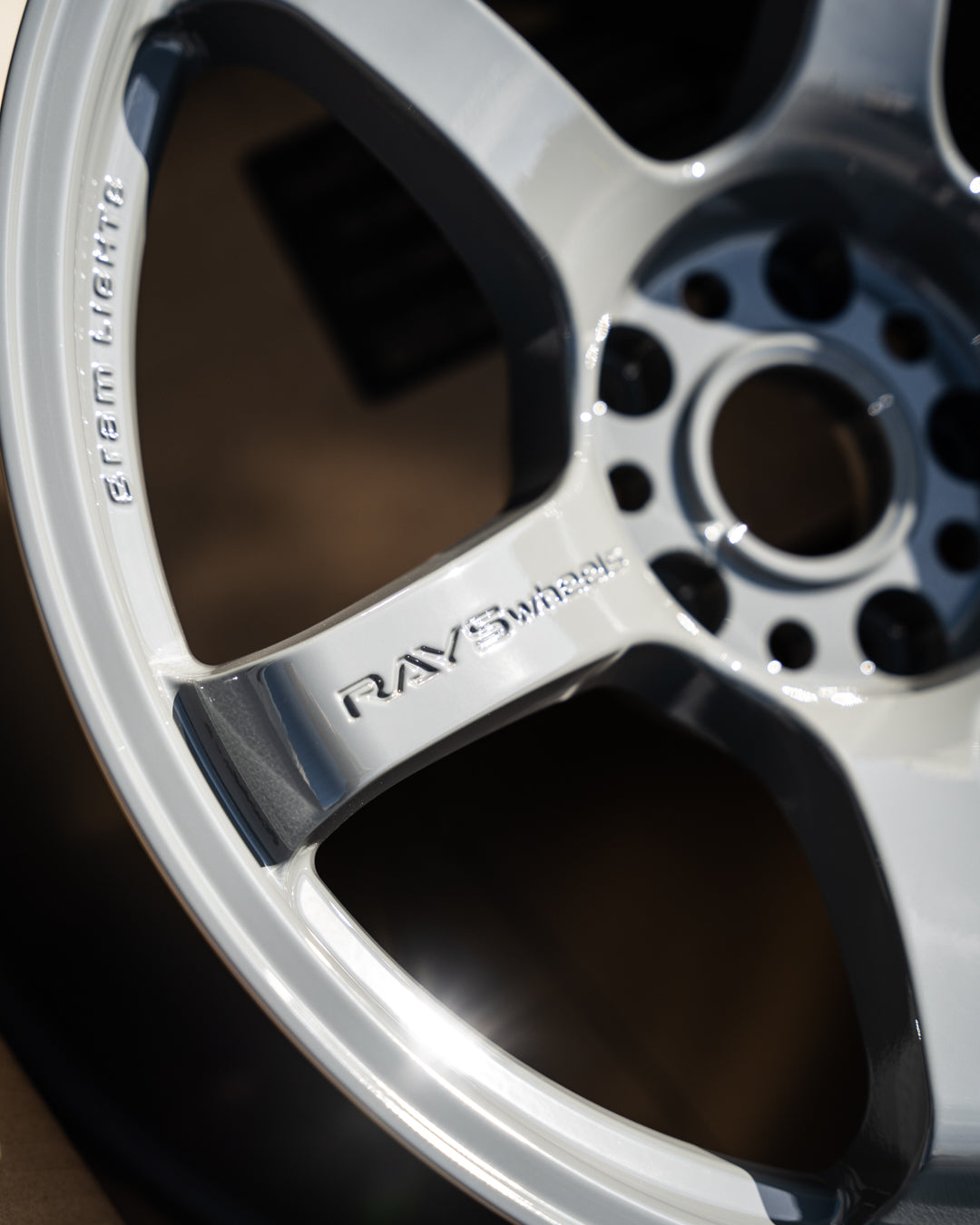 グラムライト 57DR / 18x9.5 +22 / 5x114.3 / アームズグレー