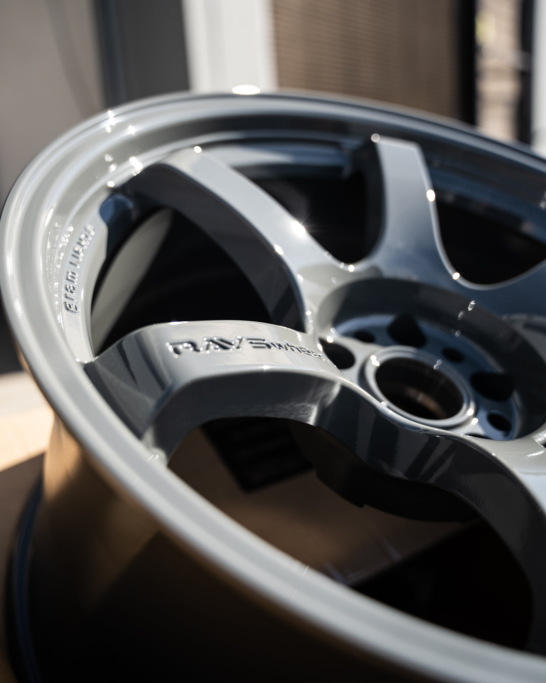 グラムライト 57DR / 18x9.5 +22 / 5x114.3 / アームズグレー