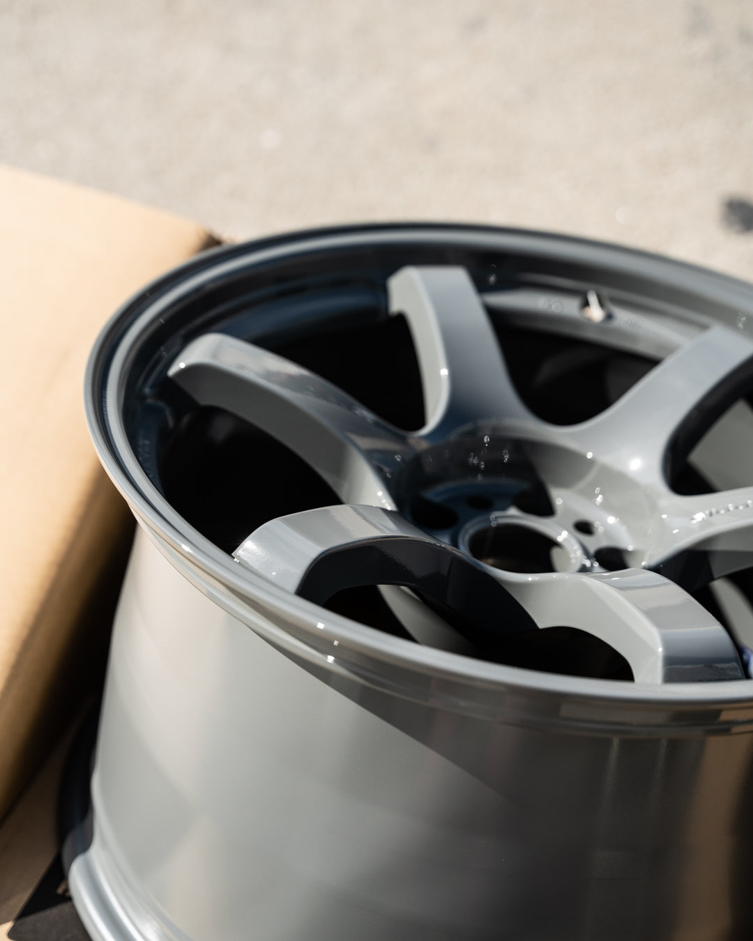 グラムライト 57DR / 18x9.5 +22 / 5x114.3 / アームズグレー
