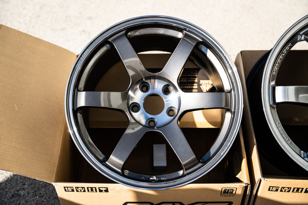 Volk TE37 Saga SL / 18x10 +40 / 5x114.3 / Pressed Graphite (PG)