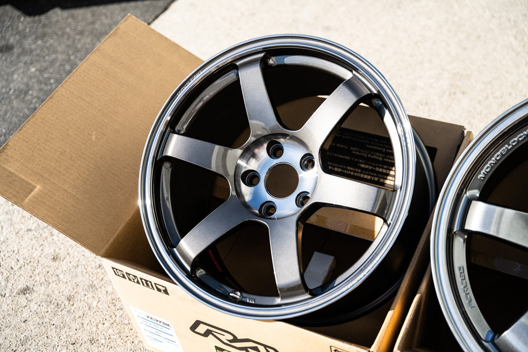 Volk TE37 Saga SL / 18x10 +40 / 5x114.3 / Pressed Graphite
